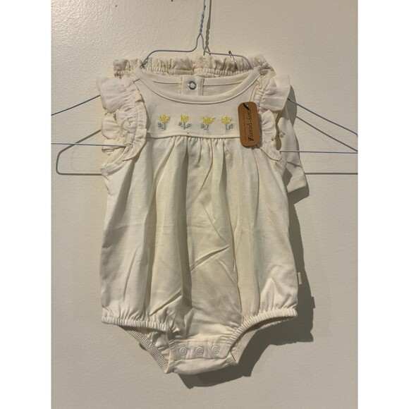 NWT Easy Peasy Cream Bodysuit & Shorts Outfit - 3M - Picture 1 of 3